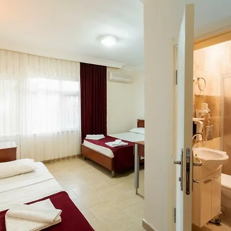 Hotel Palm Way *