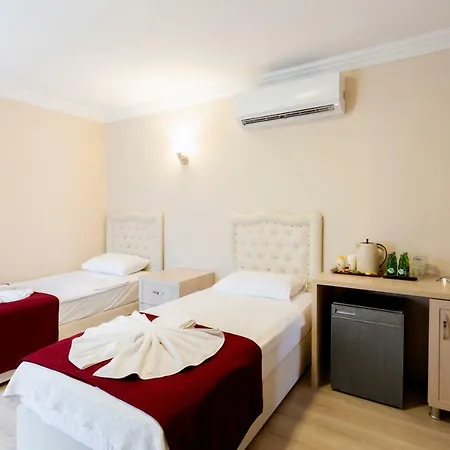 Hotel Palm Way *